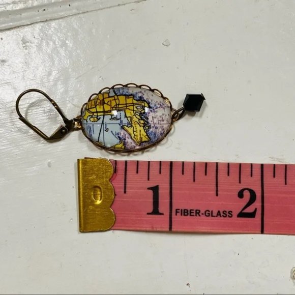 NEW without TAGS drop earrings with map of Newport, RI - Picture 6 of 6